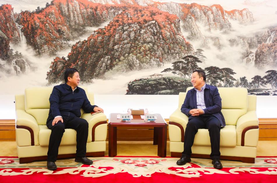 大唐甘肅公司黨委書(shū)記、董事長(zhǎng)王建偉與甘肅電投集團(tuán)黨委書(shū)記、董事長(zhǎng)蒲培文會(huì)談