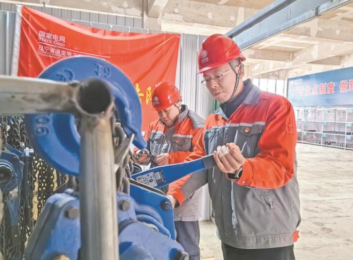 李俊鵬：走南闖北建電網(wǎng)，施工細(xì)節(jié)見真章