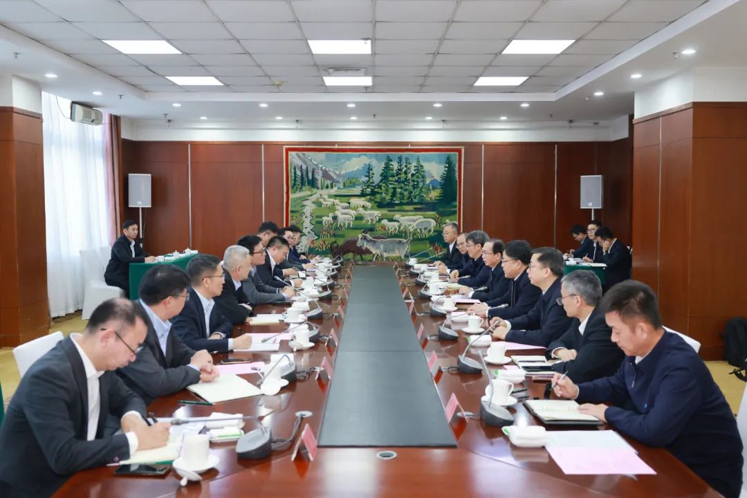 華電集團黨組書記、董事長江毅與上海電氣黨委書記、董事長吳磊舉行會談